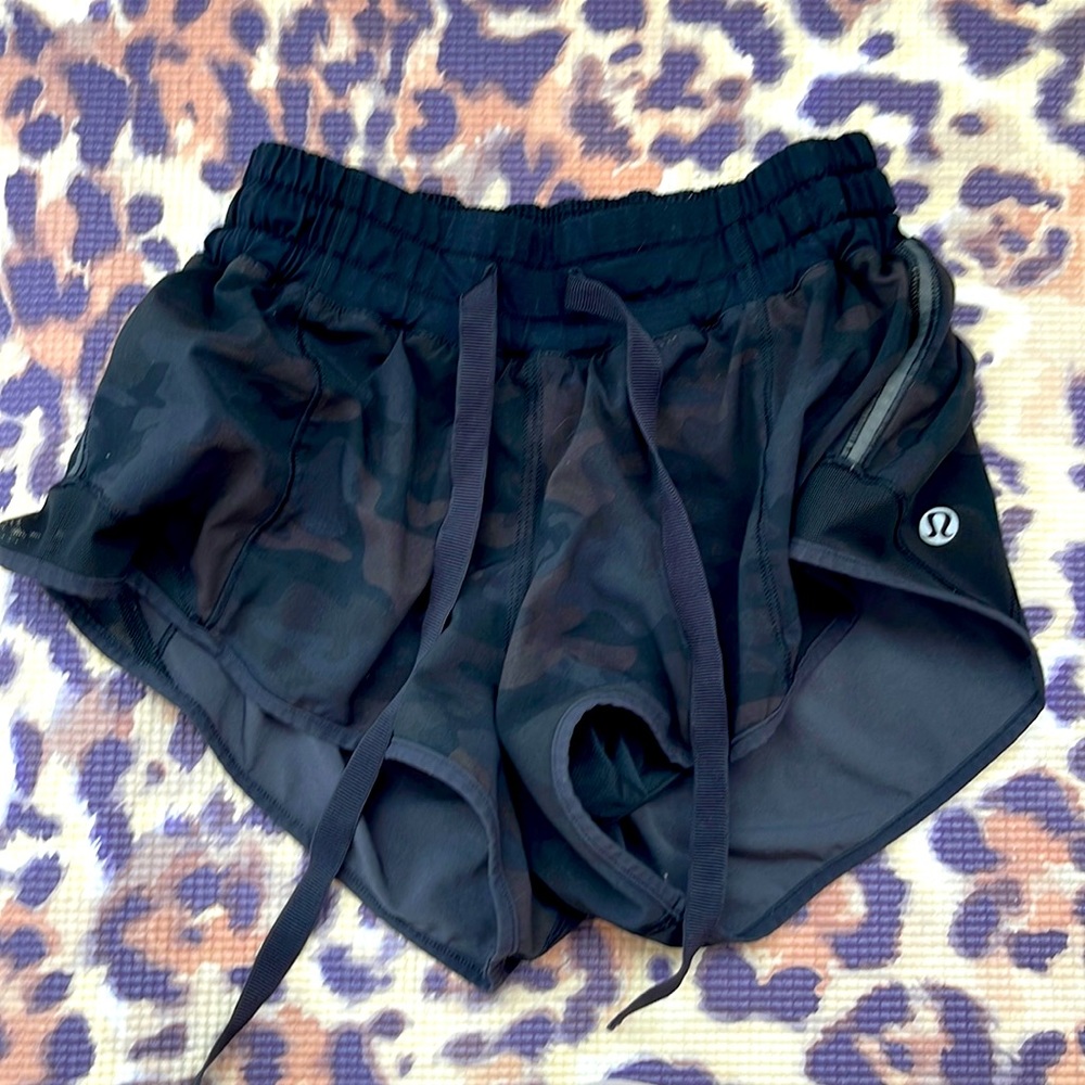 Hotty hot low rise black camo Lulu lemon shorts size zero!!!😊